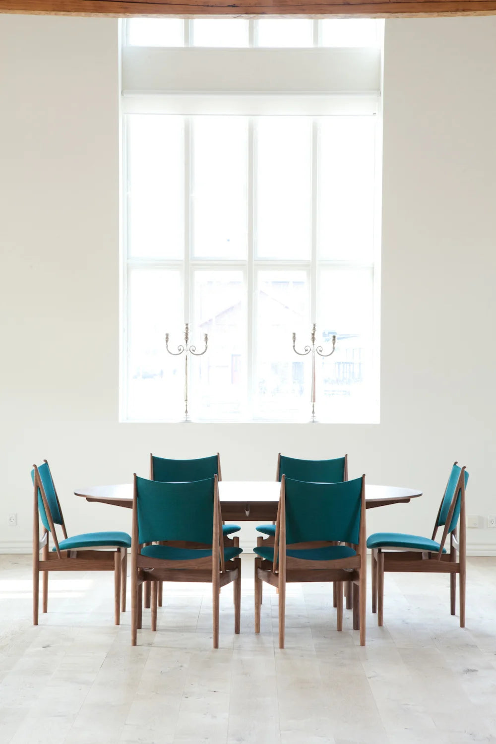 Solid Wood Dining Chair - Nordic Retro Danish Design, Wabi-Sabi Style for Hotel & Restaurant