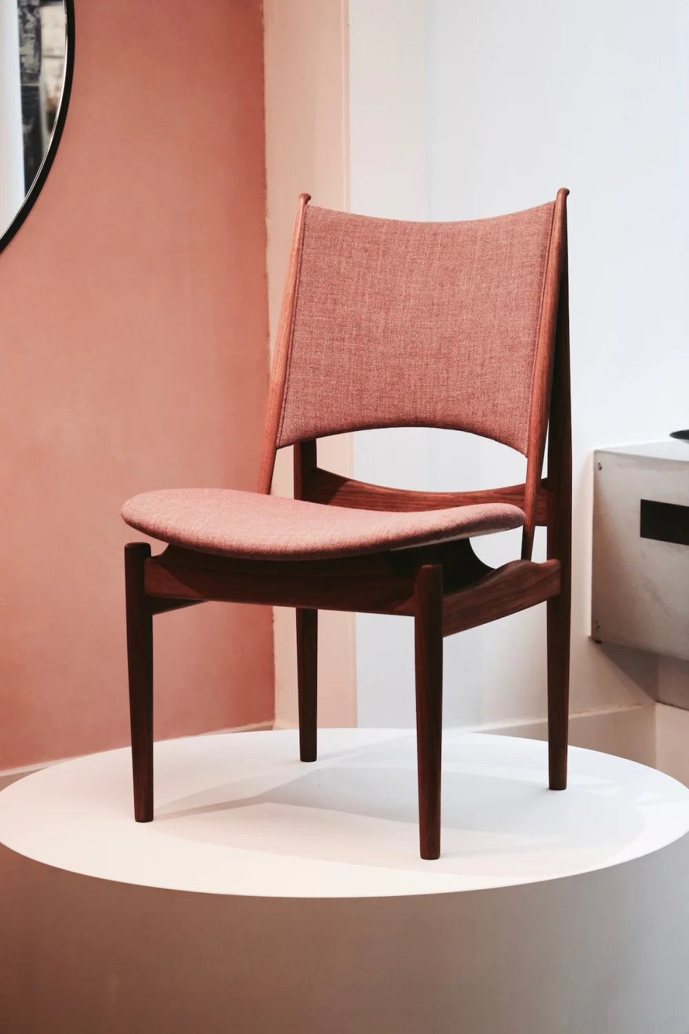 Solid Wood Dining Chair - Nordic Retro Danish Design, Wabi-Sabi Style for Hotel & Restaurant
