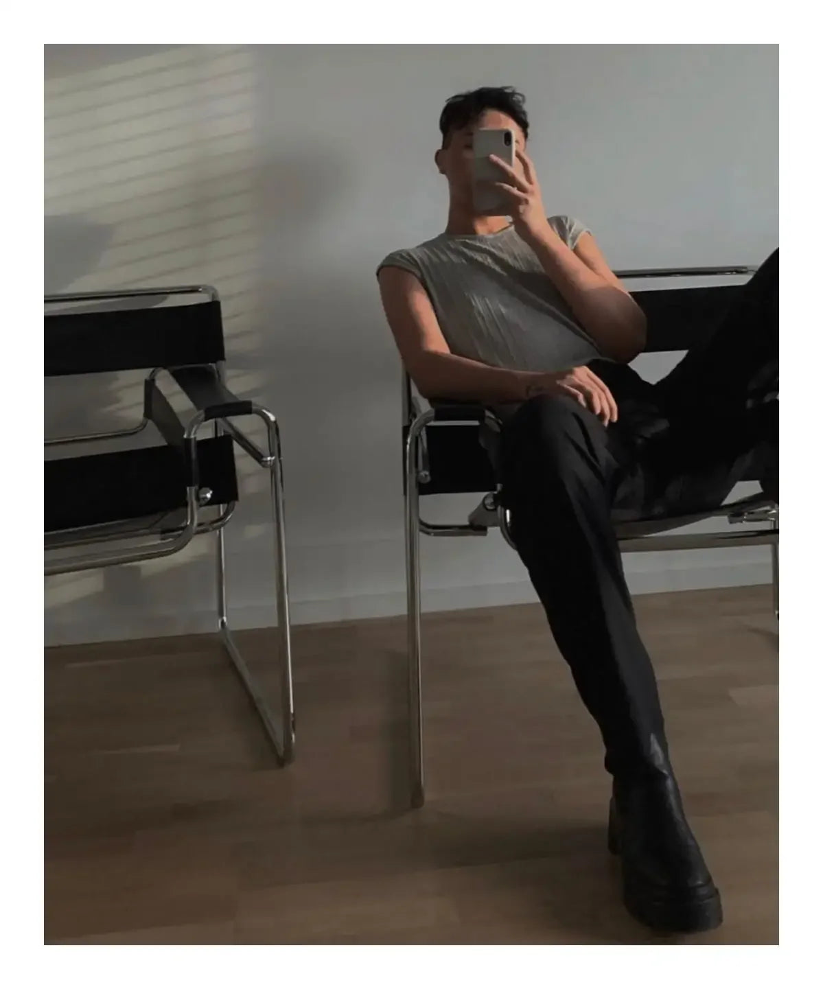 Vassili Genuine Leather Lounge Chair Bauhaus Style MidCentury Modern OnePiece with Stainless Tube Frame Premium office Furniture